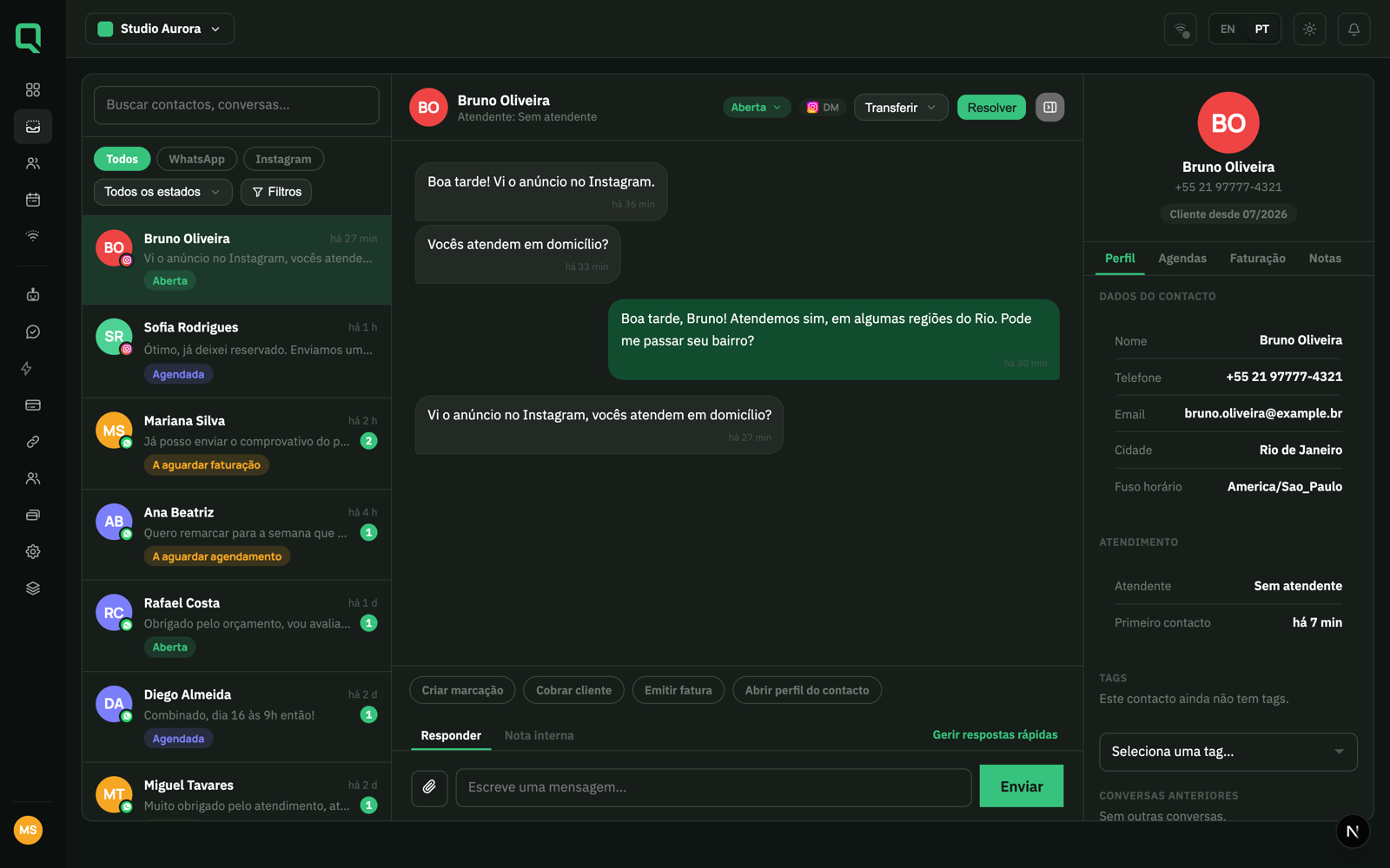 Boîte de réception unifiée Mensagi avec une conversation et les actions encaisser le client et émettre la facture