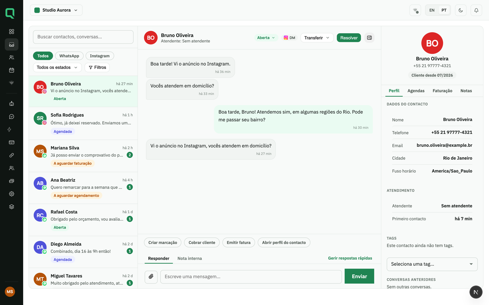 Boîte de réception unifiée Mensagi avec une conversation et les actions encaisser le client et émettre la facture